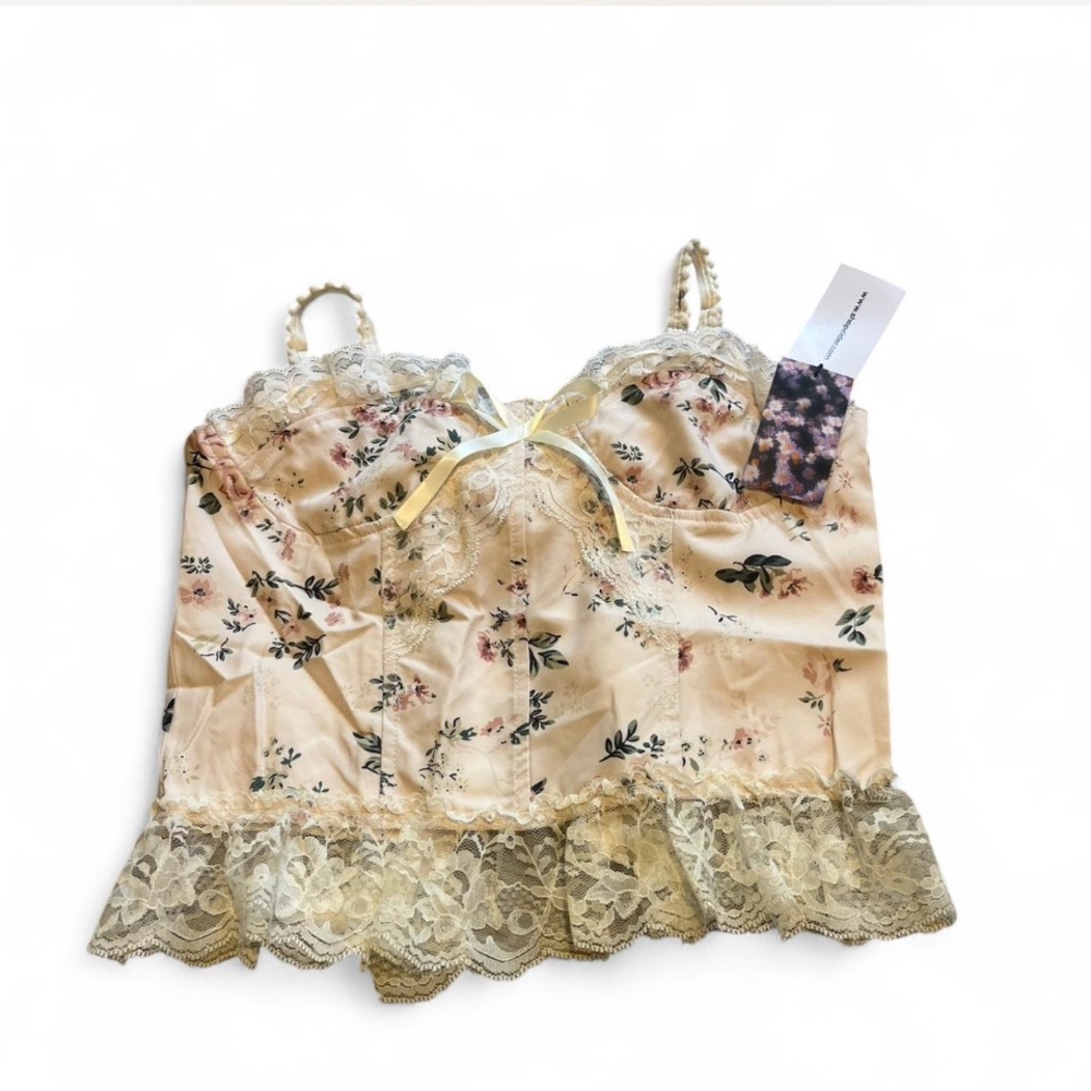 Cider Floral Lace Trim Satin Crop Top‎ in Cream and Pink